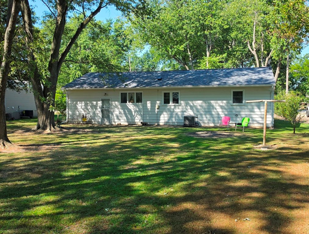 Image 23 of property listing at 108 N Linton Street, Odin, IL 62870