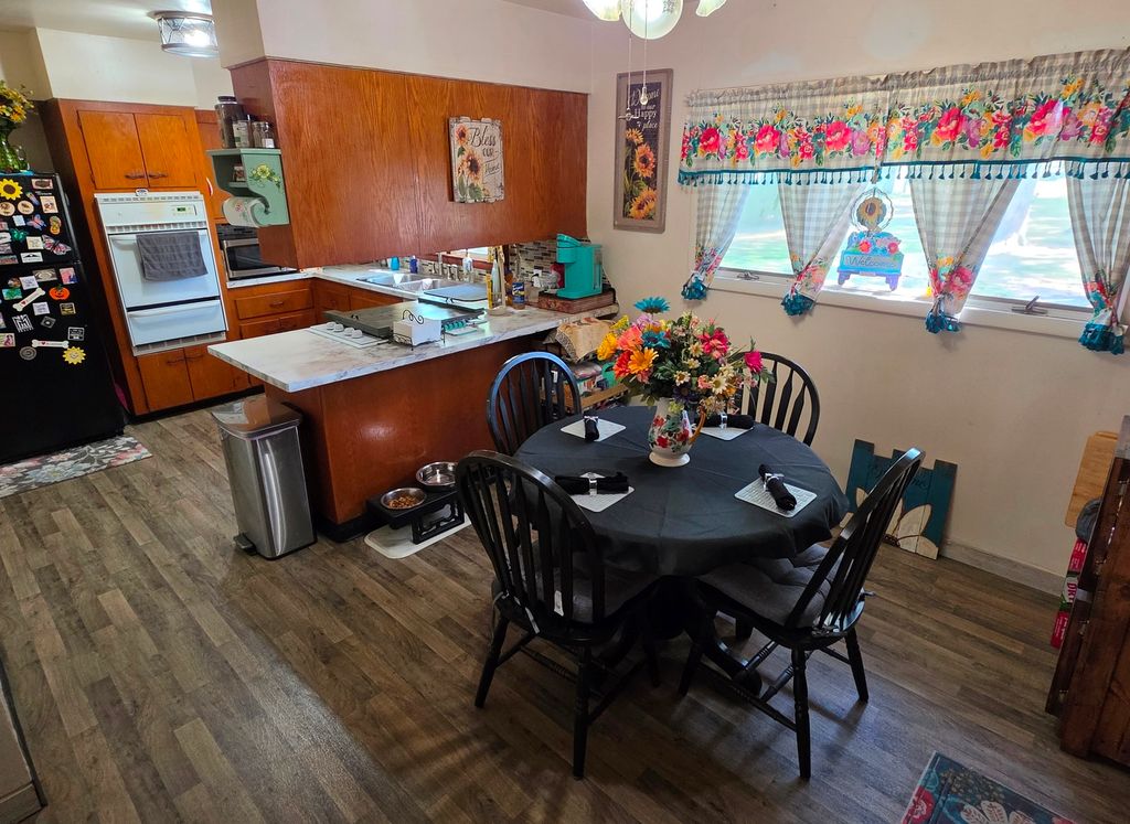 Image 4 of property listing at 108 N Linton Street, Odin, IL 62870