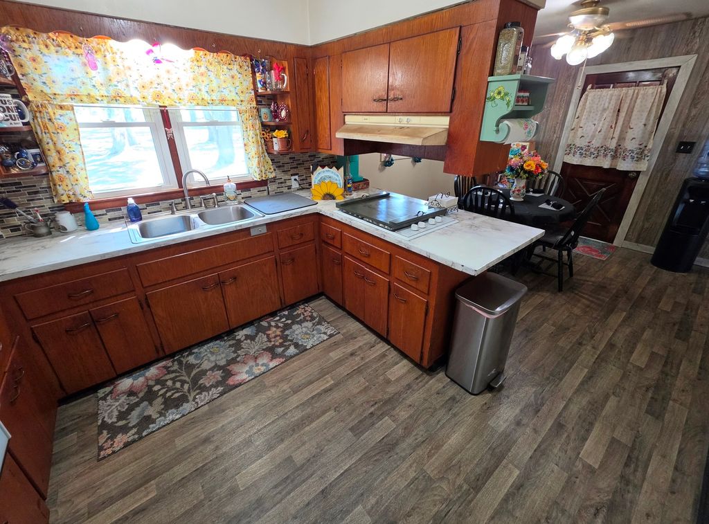 Image 8 of property listing at 108 N Linton Street, Odin, IL 62870