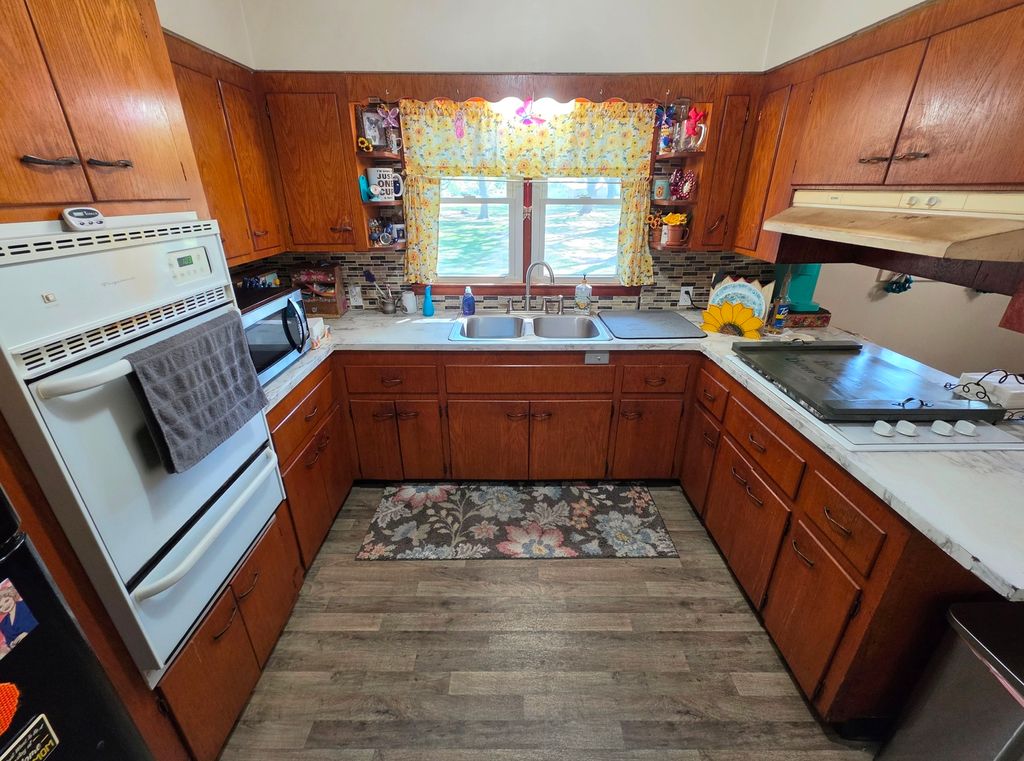 Image 9 of property listing at 108 N Linton Street, Odin, IL 62870