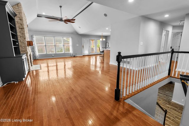 1216 Blackthorn Rd, Louisville, KY 40299