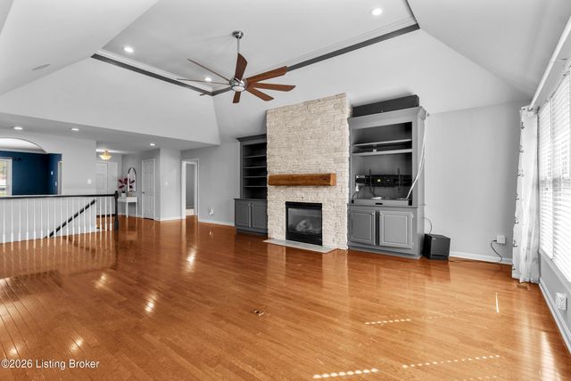 1216 Blackthorn Rd, Louisville, KY 40299