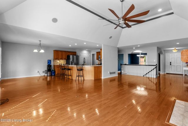 1216 Blackthorn Rd, Louisville, KY 40299