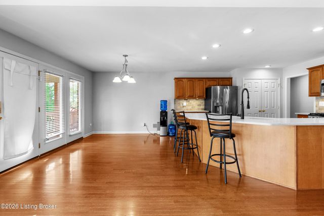 1216 Blackthorn Rd, Louisville, KY 40299