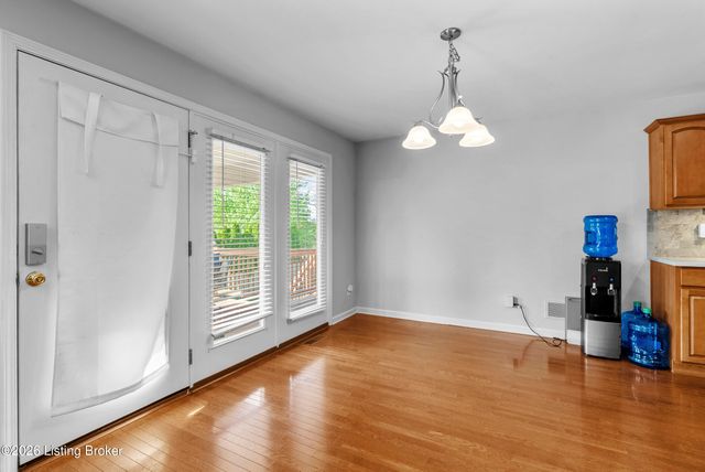 1216 Blackthorn Rd, Louisville, KY 40299