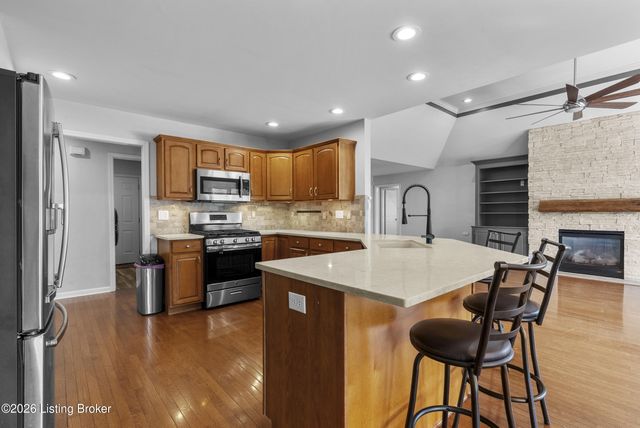 1216 Blackthorn Rd, Louisville, KY 40299