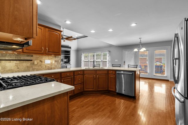 1216 Blackthorn Rd, Louisville, KY 40299