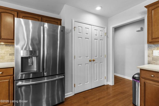 1216 Blackthorn Rd, Louisville, KY 40299