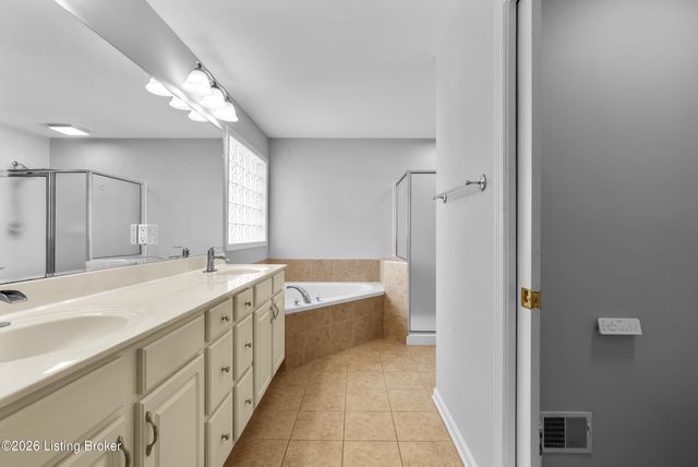 1216 Blackthorn Rd, Louisville, KY 40299