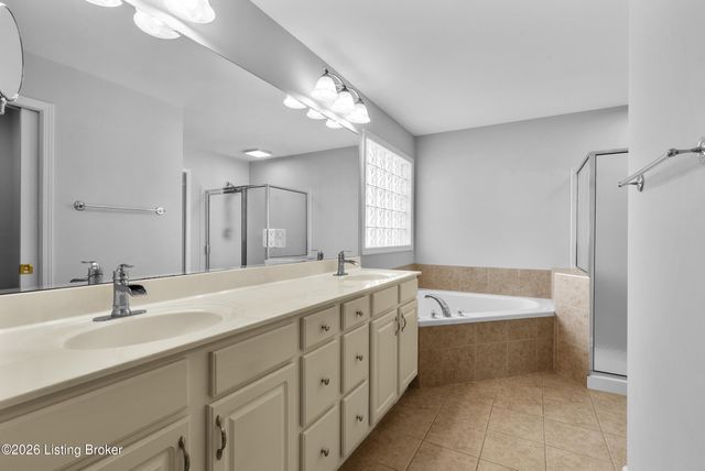 1216 Blackthorn Rd, Louisville, KY 40299