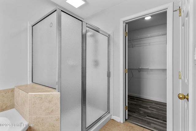 1216 Blackthorn Rd, Louisville, KY 40299