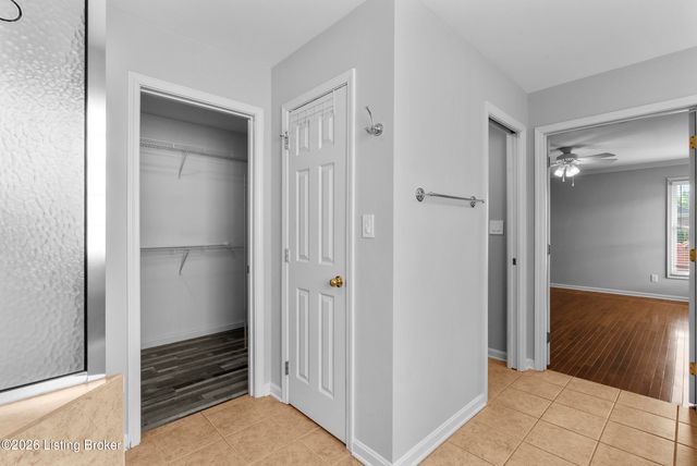 1216 Blackthorn Rd, Louisville, KY 40299