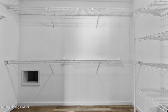 1216 Blackthorn Rd, Louisville, KY 40299