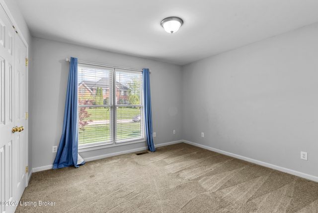 1216 Blackthorn Rd, Louisville, KY 40299