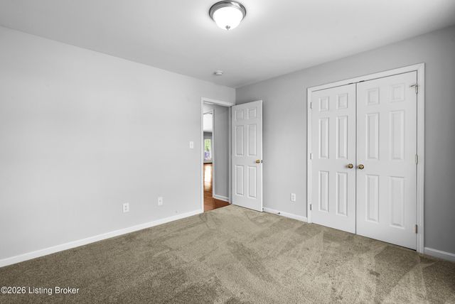 1216 Blackthorn Rd, Louisville, KY 40299