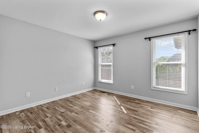 1216 Blackthorn Rd, Louisville, KY 40299
