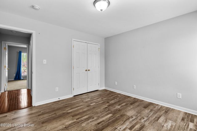 1216 Blackthorn Rd, Louisville, KY 40299