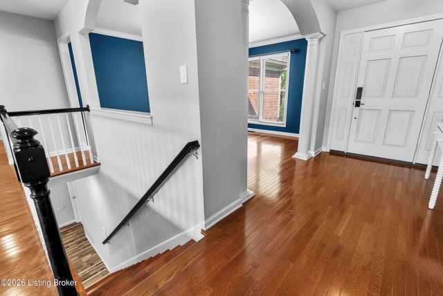 1216 Blackthorn Rd, Louisville, KY 40299