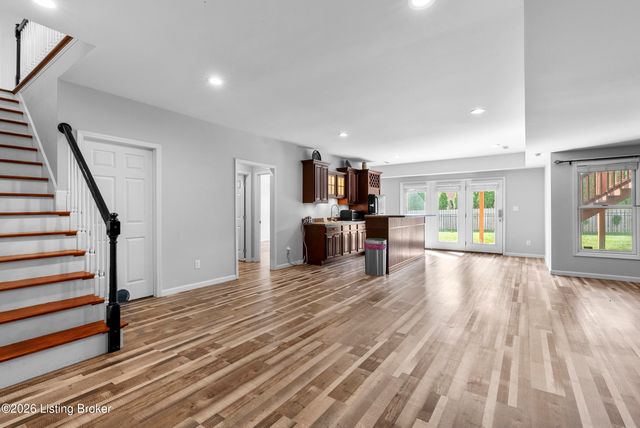 1216 Blackthorn Rd, Louisville, KY 40299