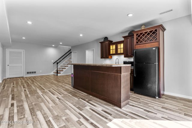 1216 Blackthorn Rd, Louisville, KY 40299