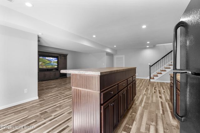 1216 Blackthorn Rd, Louisville, KY 40299