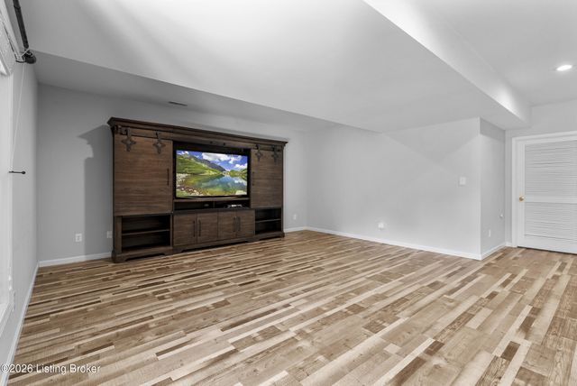 1216 Blackthorn Rd, Louisville, KY 40299