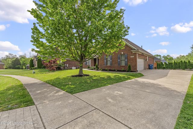 1216 Blackthorn Rd, Louisville, KY 40299
