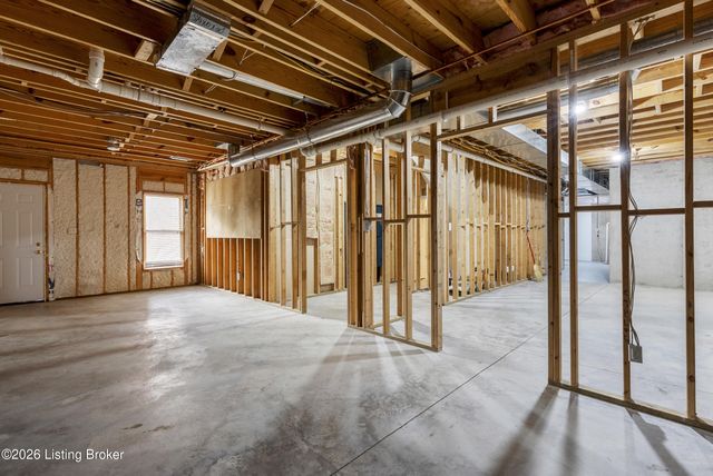 1216 Blackthorn Rd, Louisville, KY 40299