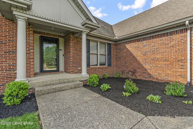 1216 Blackthorn Rd, Louisville, KY 40299