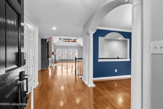 1216 Blackthorn Rd, Louisville, KY 40299