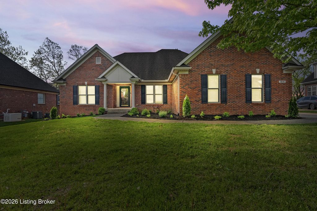 1216 Blackthorn Rd, Louisville, KY 40299