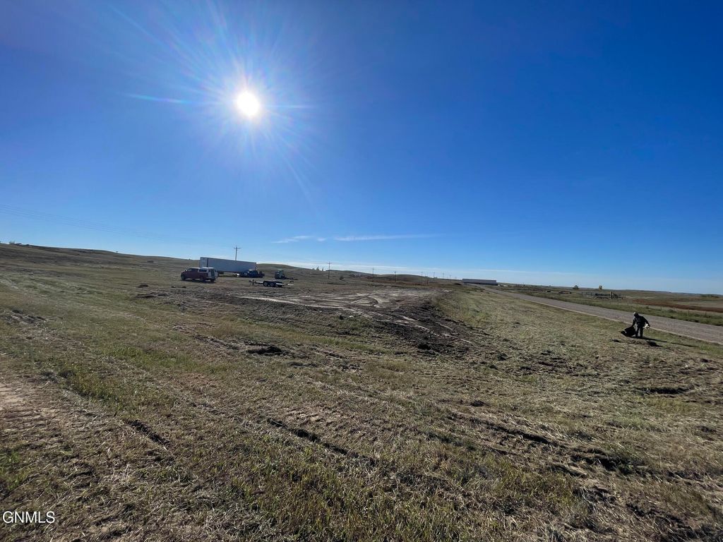 14670 Engberg Street, Williston, ND 58801 photo 3