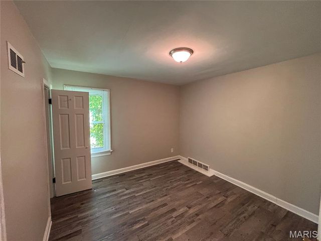 6765 Kenwood Drive, Northwoods, MO 63121