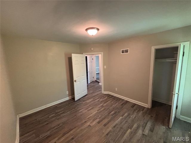 6765 Kenwood Drive, Northwoods, MO 63121