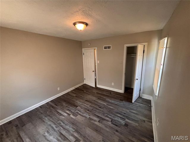 6765 Kenwood Drive, Northwoods, MO 63121