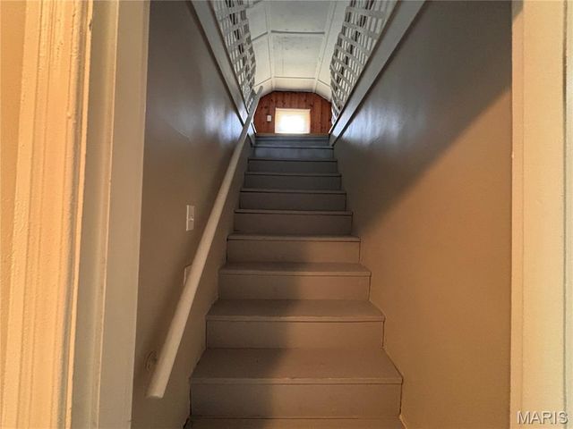 6765 Kenwood Drive, Northwoods, MO 63121