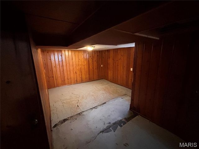 6765 Kenwood Drive, Northwoods, MO 63121