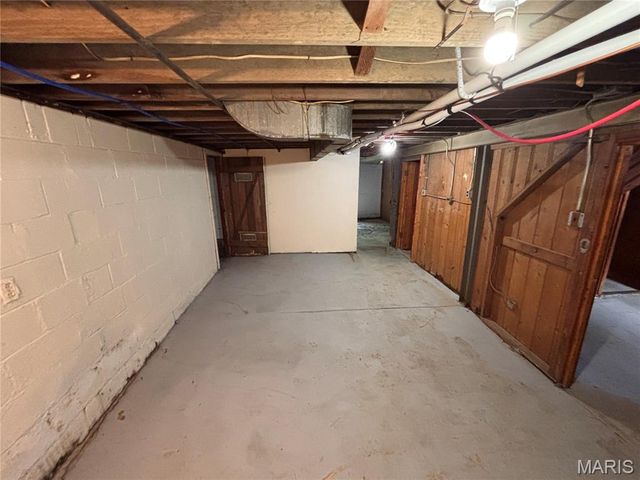 6765 Kenwood Drive, Northwoods, MO 63121