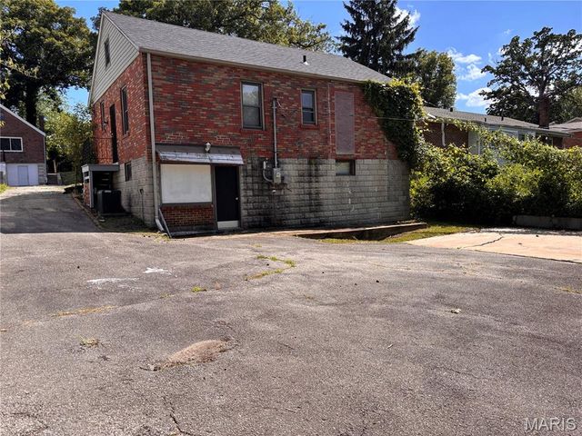 6765 Kenwood Drive, Northwoods, MO 63121
