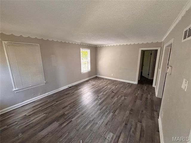 6765 Kenwood Drive, Northwoods, MO 63121