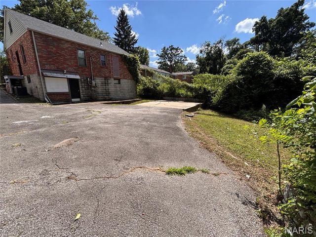 6765 Kenwood Drive, Northwoods, MO 63121