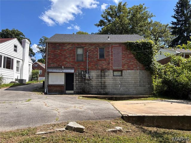 6765 Kenwood Drive, Northwoods, MO 63121