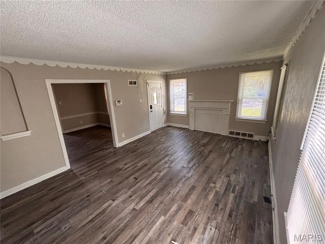 6765 Kenwood Drive, Northwoods, MO 63121