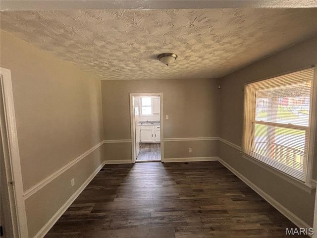 6765 Kenwood Drive, Northwoods, MO 63121