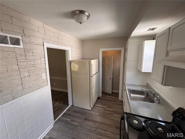 6765 Kenwood Drive, Northwoods, MO 63121