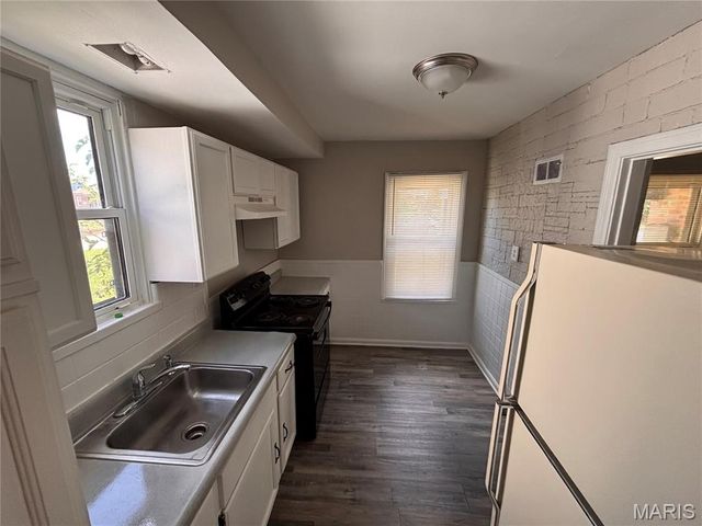 6765 Kenwood Drive, Northwoods, MO 63121