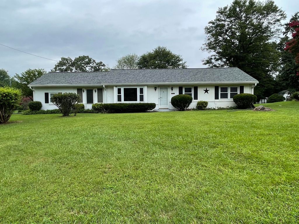 130 Derek DR, Troutville, VA 24175
