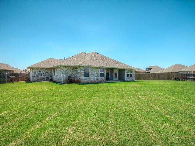 11117 SW 34th Terrace, Yukon, OK 73099