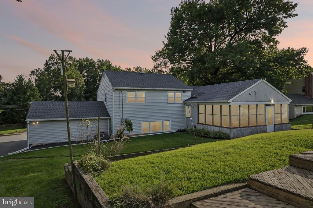 945 MYSTIC LN, WEST NORRITON, PA 19403 — photo 2
