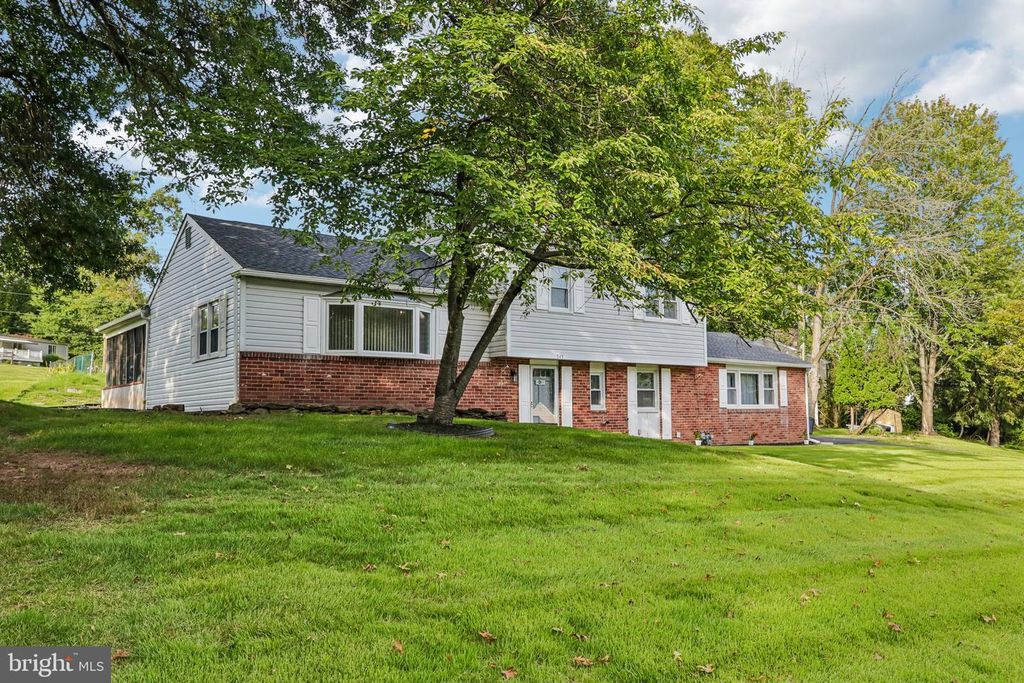 945 MYSTIC LN, WEST NORRITON, PA 19403 — photo 4
